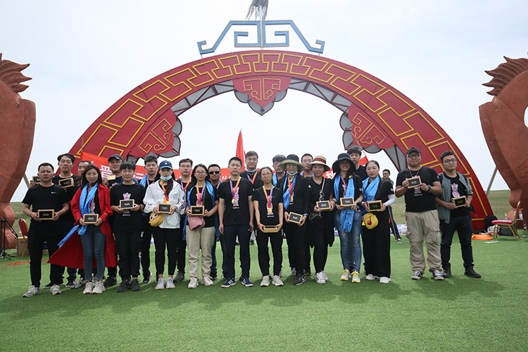 入職3年、5年的老員工頒發紀念金鈔