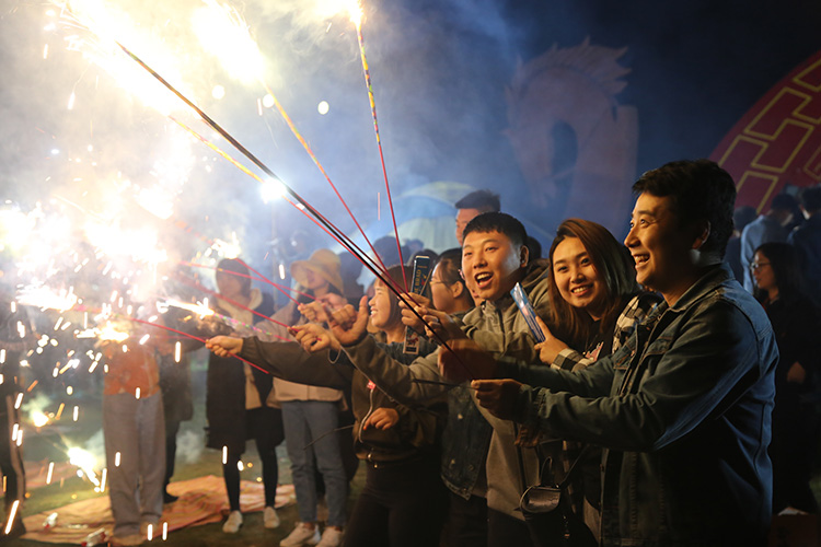 絢爛的煙火，美麗的笑臉