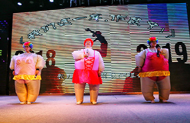 《這一年，我們作甚了？》搞笑自黑