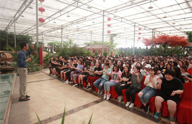 拓展前教練講解流程，賽前熱身！